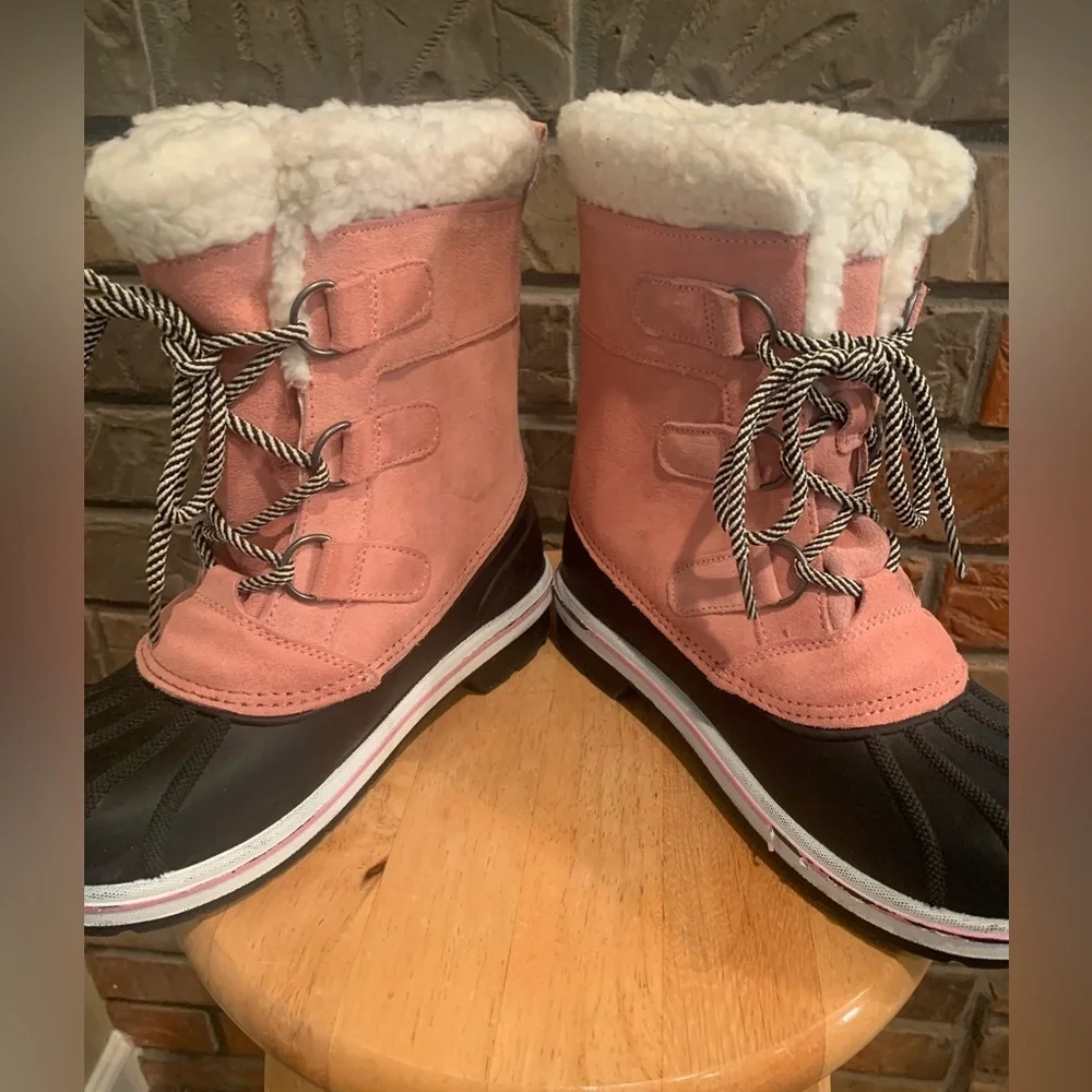 Cat and Jack Pink/ Black/ White Leather/ Rubber Girl’s Lace Up Boots Size 3